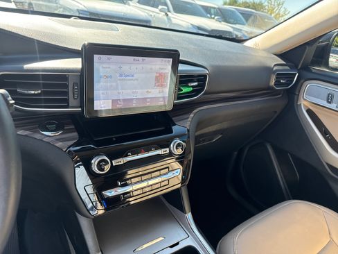 Used 2022 Ford Explorer Limited w/ Equipment Group 301A image 29