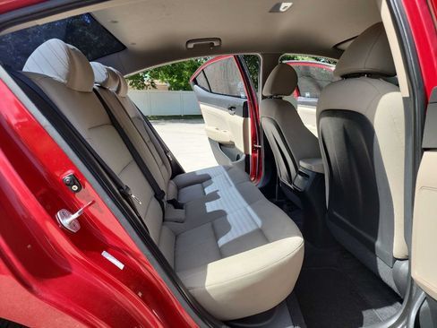 Used 2017 Hyundai Elantra SE FWD image 27