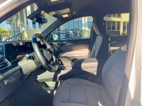 Used 2025 Chevrolet Traverse LT image 10