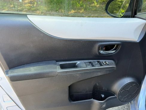 Used 2012 Toyota Yaris LE FWD image 22