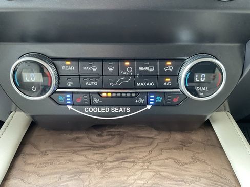 Used 2021 Ford Expedition Platinum image 18