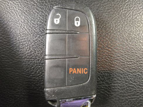 Used 2018 Jeep Compass Latitude FWD image 32