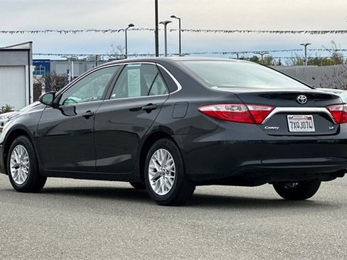 Used 2016 Toyota Camry LE image 6
