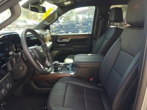 Used 2023 Chevrolet Silverado 1500 High Country image 14