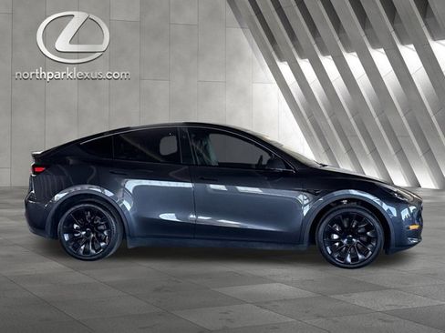 Used 2025 Tesla Model Y Long Range image 4
