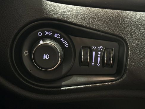 Used 2016 Jeep Renegade Latitude w/ Cold Weather Group image 35