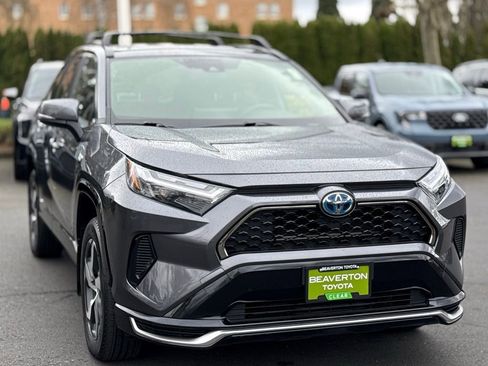 Used 2024 Toyota RAV4 SE image 7