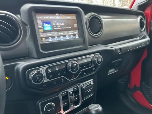 Used 2023 Jeep Wrangler Unlimited w/ Cold Weather Group AWD/4WD image 29