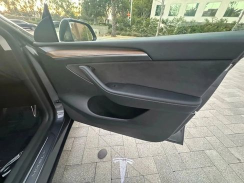 Used 2021 Tesla Model Y Long Range AWD/4WD image 28