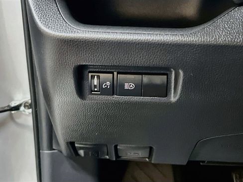 Used 2025 Toyota RAV4 XLE AWD/4WD image 10