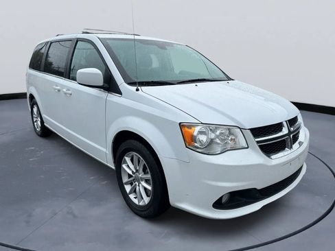 Used 2019 Dodge Grand Caravan SXT image 3