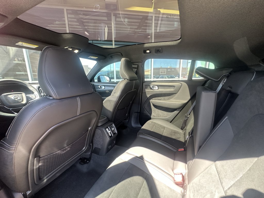 Used 2023 Volvo C40 P8 Recharge Plus AWD/4WD image 33