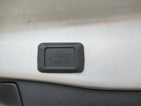 Used 2022 Toyota RAV4 XLE Premium AWD/4WD image 35