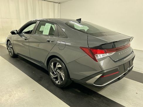 Used 2025 Hyundai Elantra Sport image 7