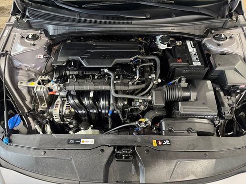 Certified 2023 Hyundai Elantra Limited w/ Preferred Accessory Package image 22