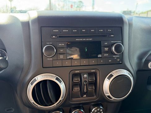 Used 2016 Jeep Wrangler Unlimited Sahara image 20