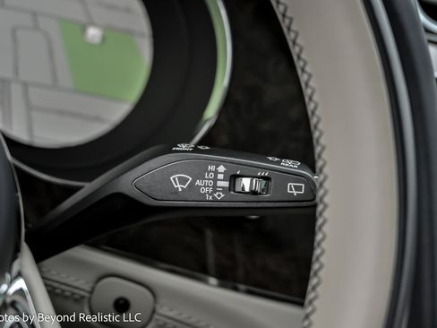 Used 2022 Bentley Bentayga image 46