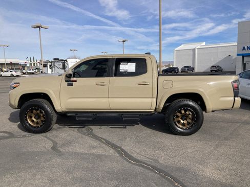 Used 2020 Toyota Tacoma TRD Sport w/ Technology Package image 9