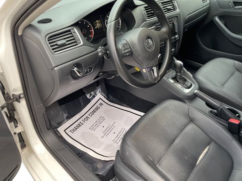 Used 2012 Volkswagen Jetta SE image 2