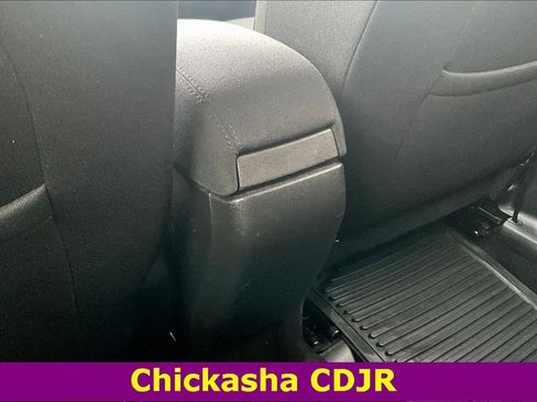 Used 2017 Jeep Renegade Latitude w/ Cold Weather Group image 10