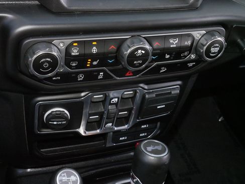 Used 2021 Jeep Wrangler Unlimited Sahara image 23