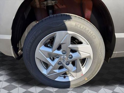 New 2026 Hyundai Kona SE image 9