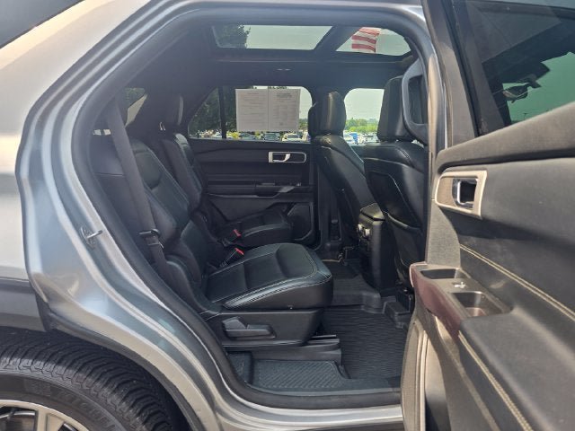 Used 2020 Ford Explorer XLT w/ Equipment Group 202A AWD/4WD image 18