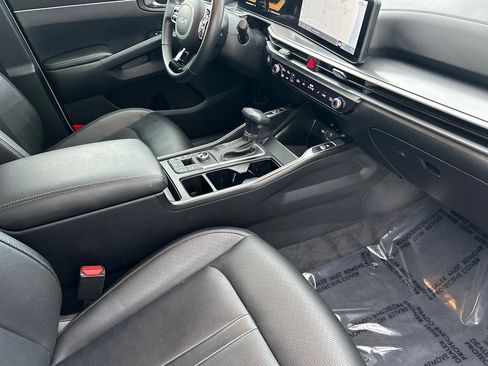 Used 2024 Kia Sorento S image 19