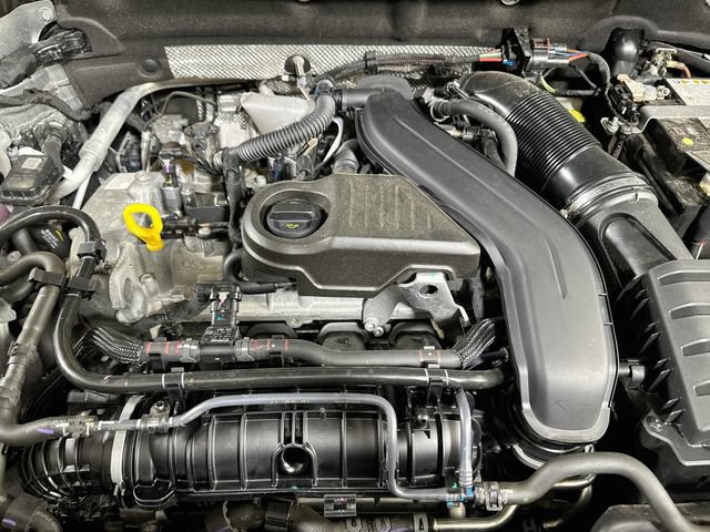 Certified 2025 Volkswagen Taos SEL AWD/4WD image 31