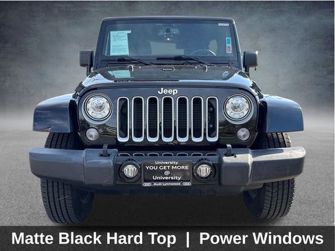 Used 2018 Jeep Wrangler Unlimited Sahara w/ Connectivity Group AWD/4WD image 2