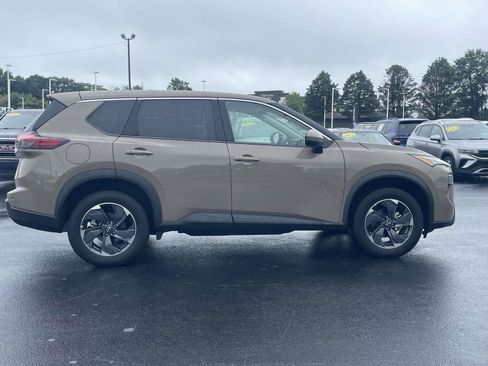 Used 2025 Nissan Rogue SV FWD image 8
