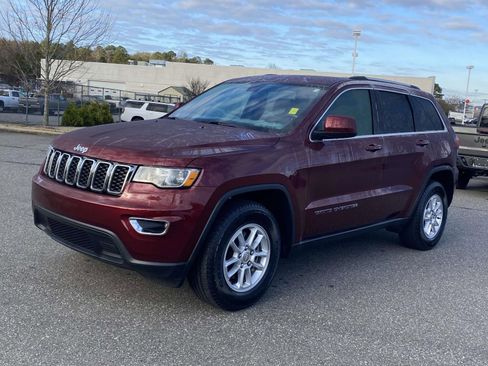 Used 2020 Jeep Grand Cherokee Laredo image 3
