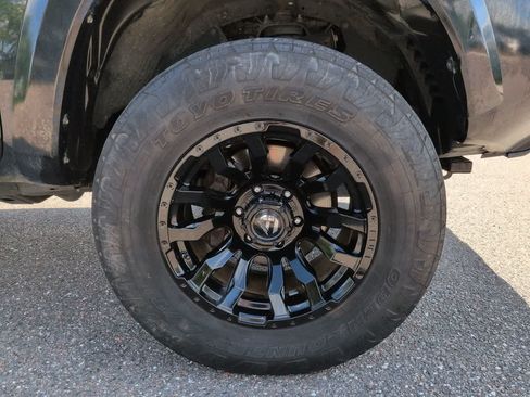 Used 2018 Toyota Tacoma SR5 AWD/4WD image 11