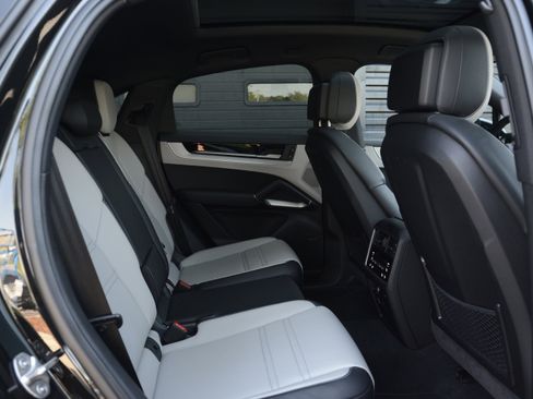 Certified 2024 Porsche Cayenne GTS AWD/4WD image 29