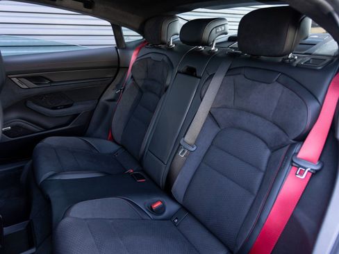 Used 2025 Porsche Taycan GTS image 26