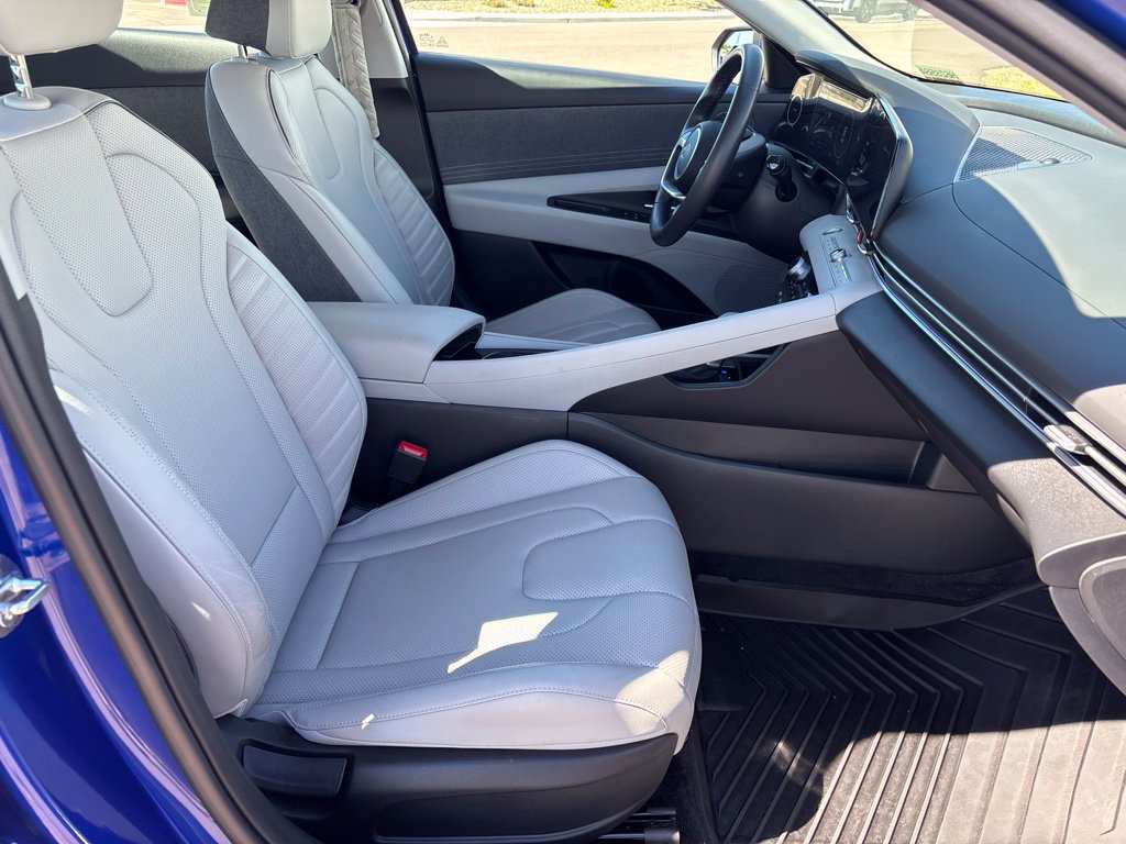 Certified 2025 Hyundai Elantra Limited FWD image 17