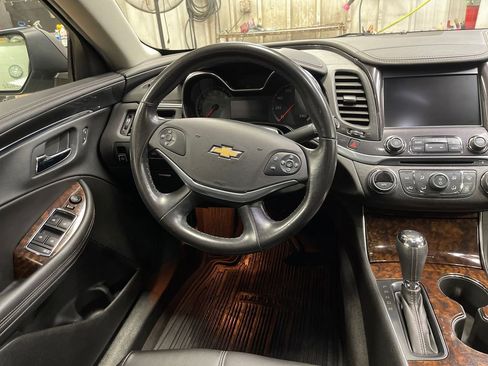 Used 2014 Chevrolet Impala LT w/ Convenience Package FWD image 17