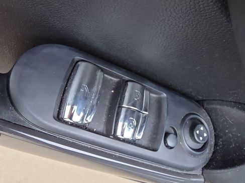 Used 2021 MINI Cooper Convertible w/ 6.5" Touchscreen Package image 9