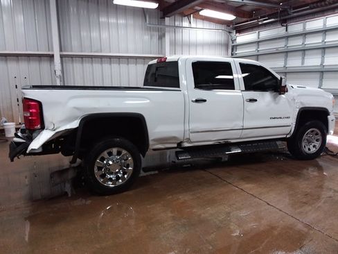 Used 2018 GMC Sierra 2500 Denali w/ Duramax Plus Package AWD/4WD image 6