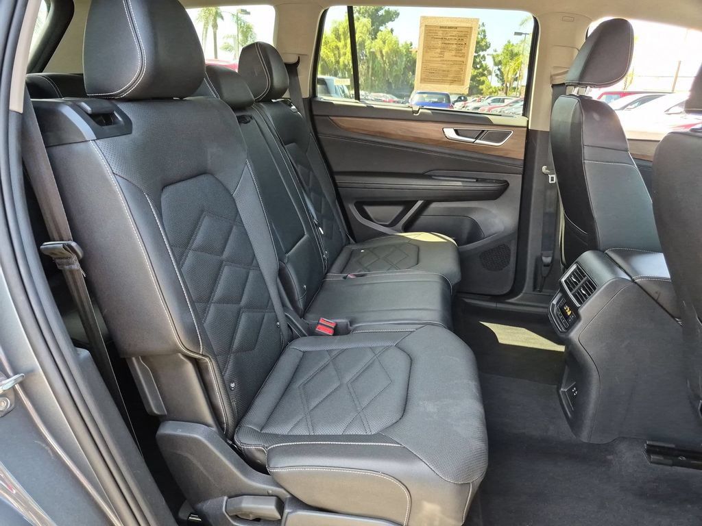 Used 2025 Volkswagen Atlas SE FWD image 30