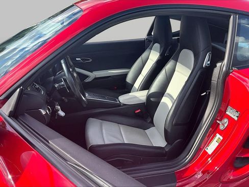 Used 2019 Porsche 718 Cayman RWD image 8
