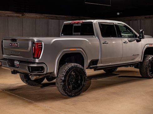 Used 2025 GMC Sierra 2500 AT4 image 10