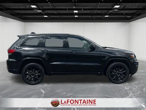 Used 2021 Jeep Grand Cherokee Laredo X AWD/4WD image 6
