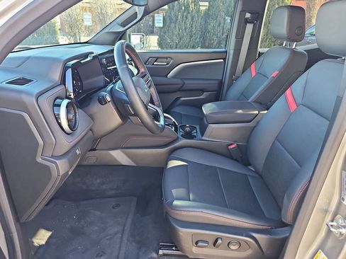 Used 2024 Chevrolet Colorado Z71 w/ Z71 Convenience Package 2 image 11