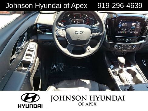 Used 2023 Chevrolet Traverse RS FWD image 25