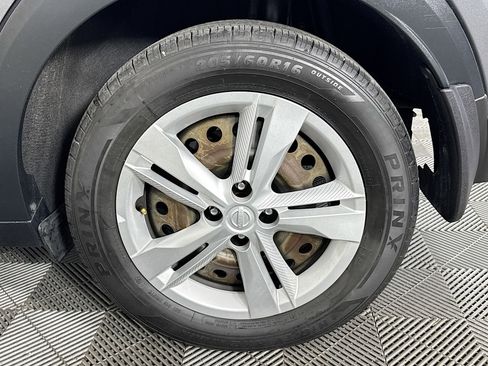 Used 2021 Nissan Kicks S image 36