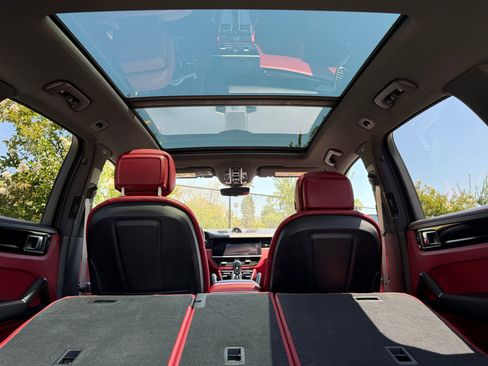 Certified 2023 Porsche Cayenne Platinum Edition AWD/4WD image 35