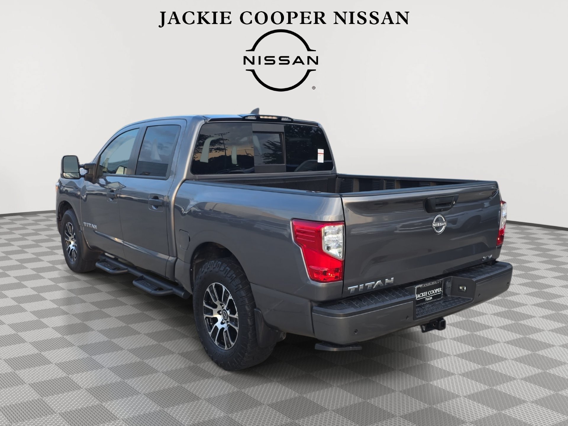 Used 2023 Nissan Titan SV w/ SV Convenience Package RWD image 7