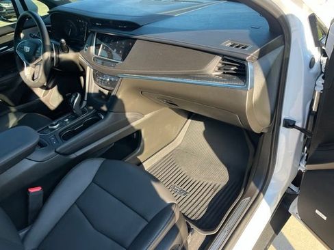 Certified 2025 Cadillac XT5 Sportv w/ Technology Package AWD/4WD image 40