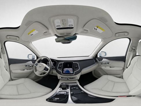 Certified 2025 Volvo XC90 T8 Core w/ Protection Package AWD/4WD image 9
